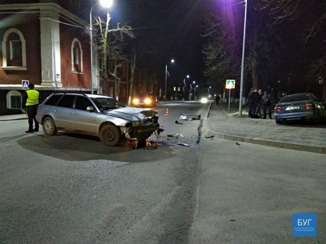 Подробиці аварії у  Володимирі, де авто в'їхало у студентів. ФОТО