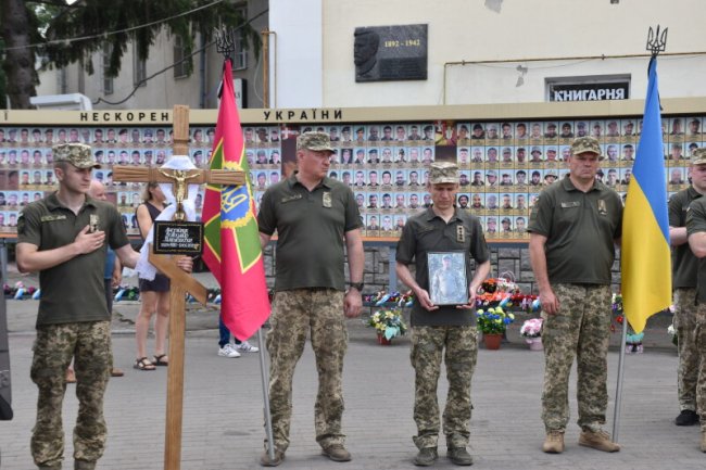 У Луцьку в останню дорогу провели Героя Володимира Андрійчука