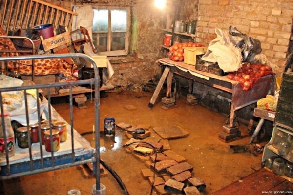 Будинок у центрі Луцька 50 років стоїть без ремонту, ‒ жителі. ФОТО