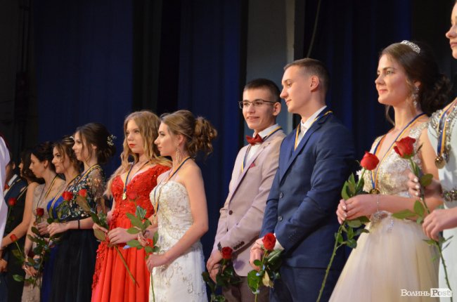 «Ви переможці»: у Луцьку нагородили випускників-медалістів. ФОТО