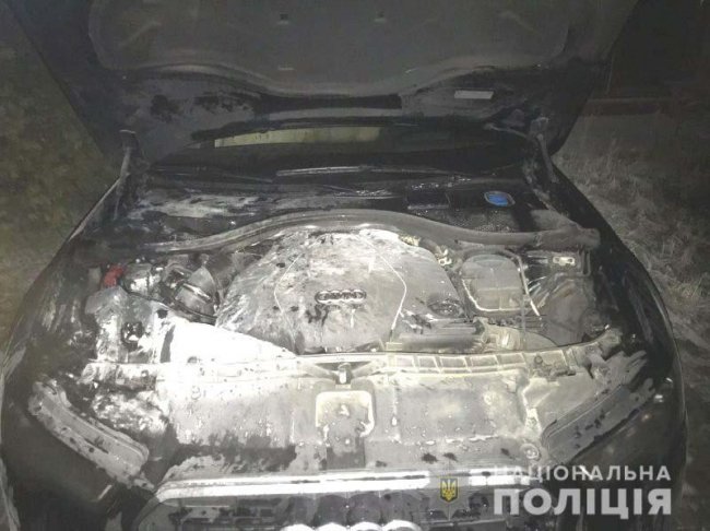 У Рівному вночі підпалили автомобіль адвоката. ФОТО