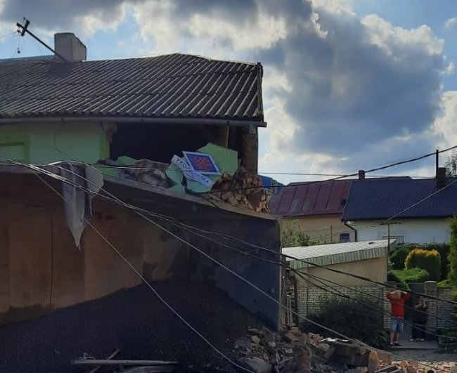 На Львівщині – страшна автотроща: загинули 4 людини, серед яких – неповнолітня. ФОТО