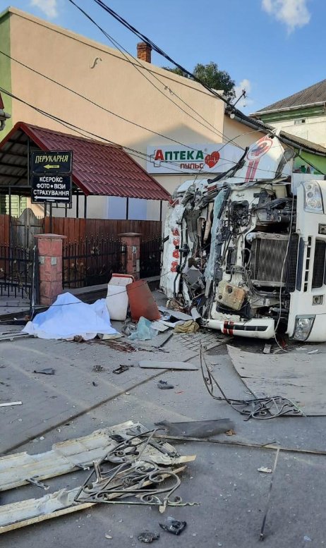 На Львівщині – страшна автотроща: загинули 4 людини, серед яких – неповнолітня. ФОТО