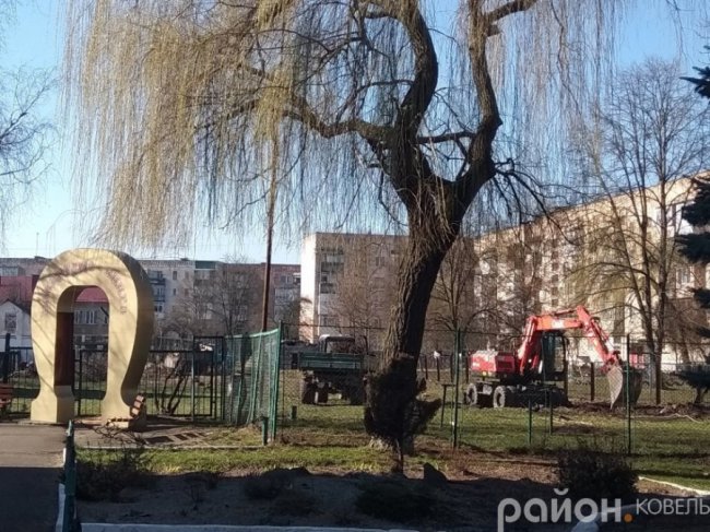 Карантин у Ковелі:  черги до банкоматів і стихійний ринок у центрі міста. ФОТО