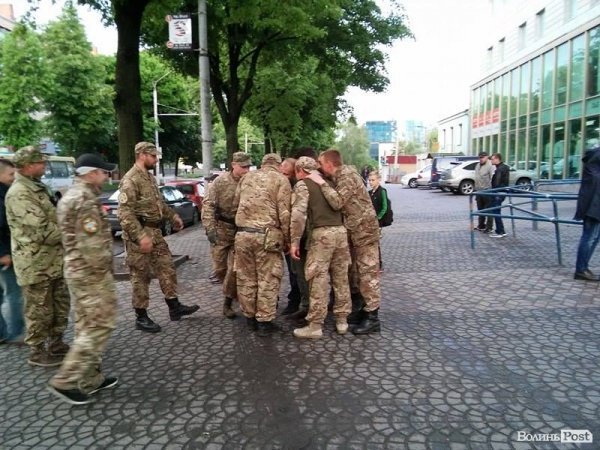 В Луцьку блокують концерт Лободи. ФОТО