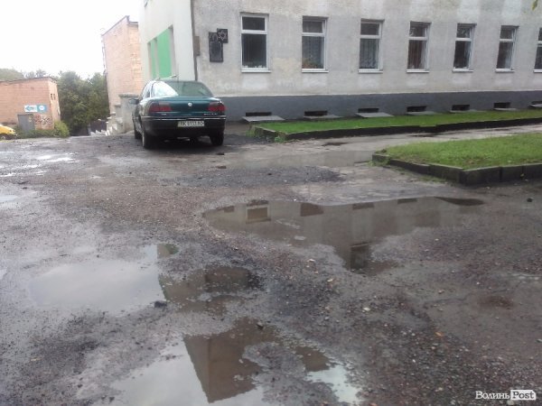 Сьогодні дощовий Луцьк. ФОТОРЕПОРТАЖ