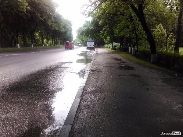 Сьогодні дощовий Луцьк. ФОТОРЕПОРТАЖ