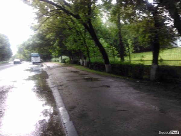 Сьогодні дощовий Луцьк. ФОТОРЕПОРТАЖ