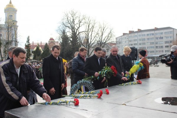 У Луцьку вшанували пам'ять Лесі Українки. ФОТО