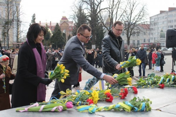 У Луцьку вшанували пам'ять Лесі Українки. ФОТО