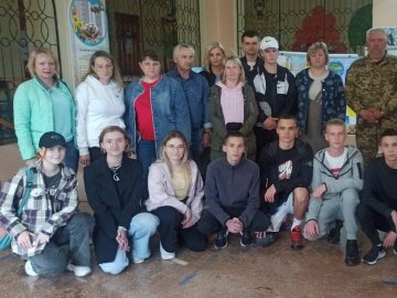 Замість випускного – допомогли ЗСУ: у Луцьку одинадцятикласники придбали генератор для військових