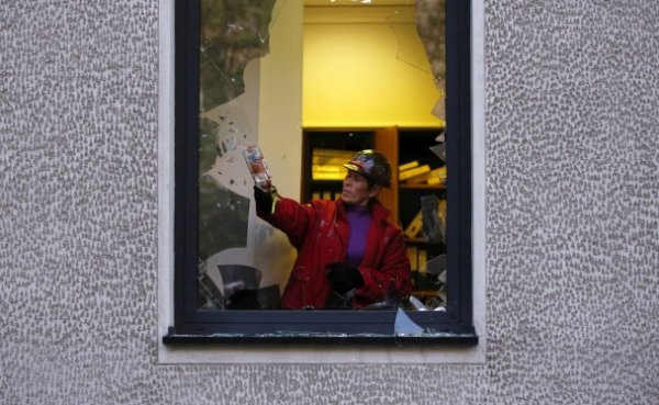 У день трауру сепаратисти грабували Донецьк. ФОТО