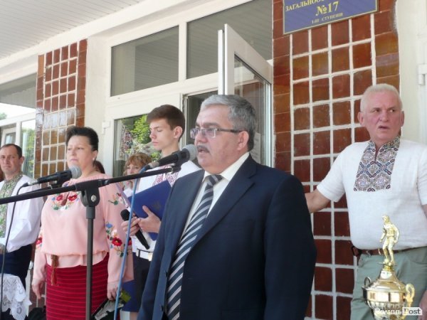 Про останній дзвоник, здобутки і проблеми луцької 17 школи. ФОТО