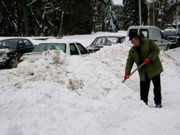 Луцький мер погрожує репресіями підприємцям, які не розчистили сніг