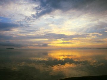 Тиха краса: милі фото світанку на Світязі