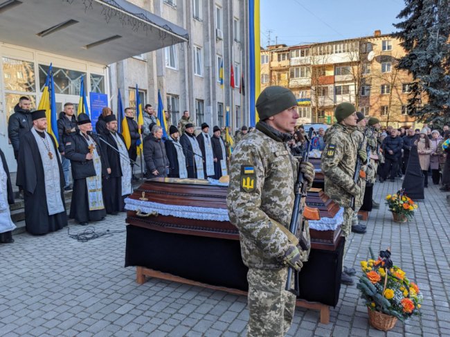 У Ковелі попрощалися з двома Героями Олександром Сілівончиком та Павлом Ромашуком