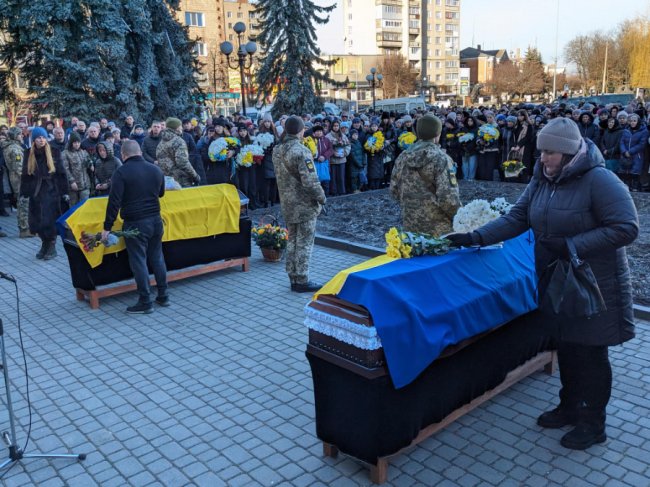 У Ковелі попрощалися з двома Героями Олександром Сілівончиком та Павлом Ромашуком