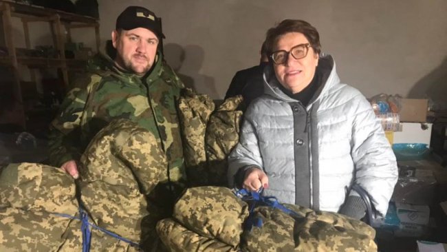 Волинянка організовує благодійні фотосесії в старовинному українському вбранні та допомагає ЗСУ