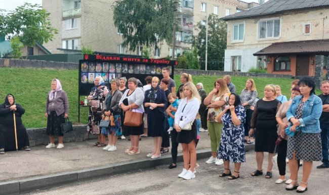 У місті на Волині відкрили стелу пам'яті про загиблих захисників. ФОТО