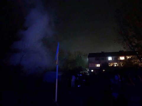 У Луцьку горіла будівля, яка слугувала чоловікові за житло. ФОТО