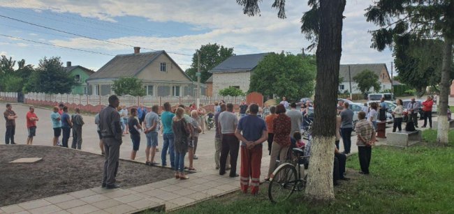 Лучани вимагають провести каналізацію до одного з мікрорайонів міста. ФОТО