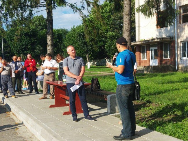 Лучани вимагають провести каналізацію до одного з мікрорайонів міста. ФОТО