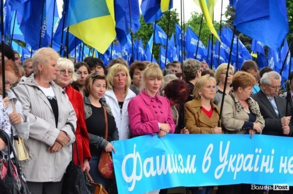 Антифашистська акція Партії регіонів у Луцьку. ФОТО