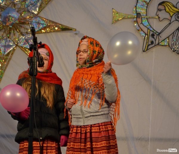 У Луцьку засвітили головні ялинки міста. ФОТО 