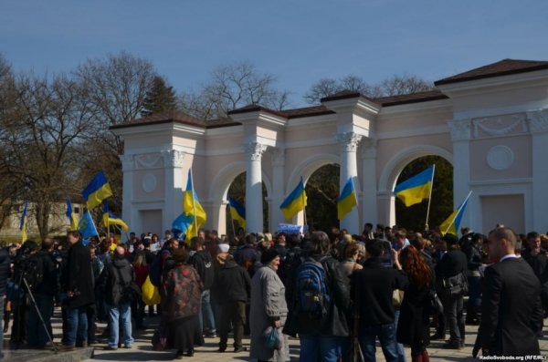 У Криму закликали не йти на «референдум», а «ліпити вдома вареники». ФОТО. ВІДЕО