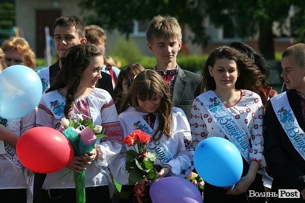 У Луцьку пролунав останній дзвінок. ФОТО