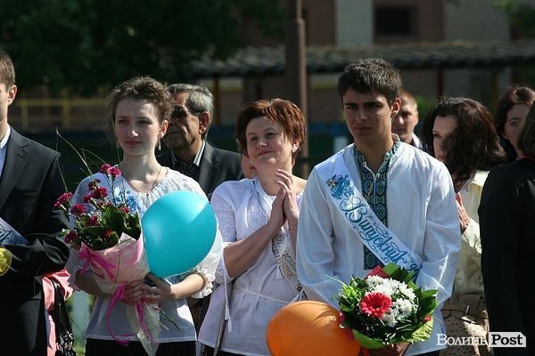 У Луцьку пролунав останній дзвінок. ФОТО