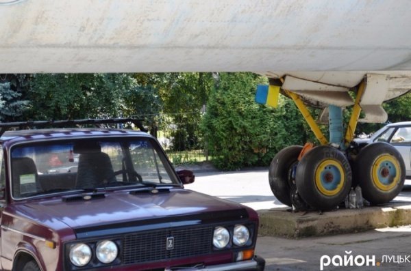 Літак на Молоді: лучани просять дати друге життя. ФОТО