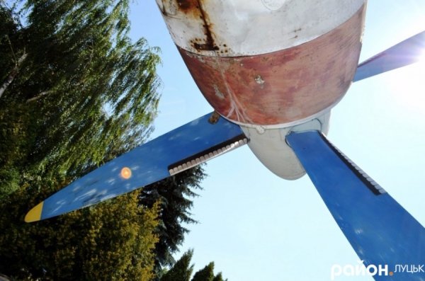 Літак на Молоді: лучани просять дати друге життя. ФОТО