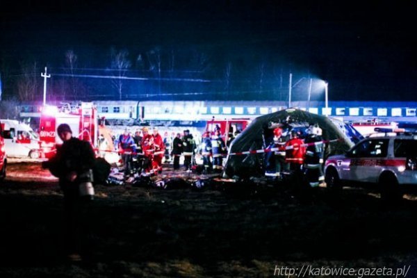 Катастрофа: два поїзди лоб в лоб зіткнулися у Польщі. Постраждали українці