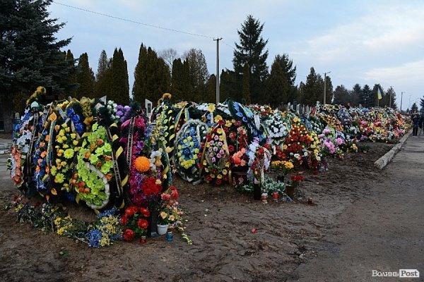 Мер Волновахи в Луцьку вшанував вбитих бійців з 51 бригади та героя Майдану. ФОТО