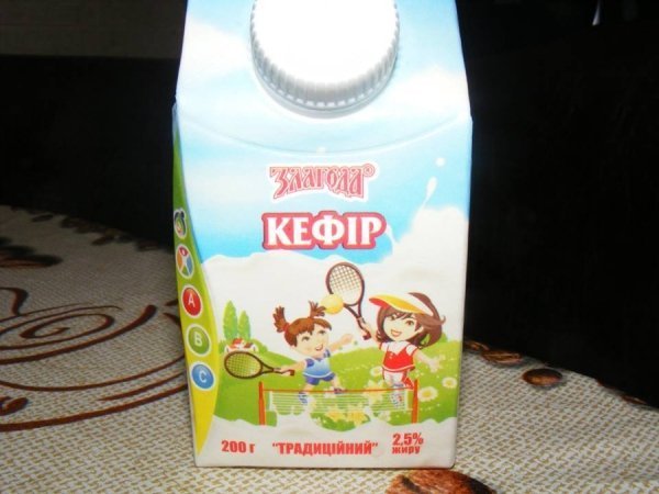 В луцькому гіпермаркеті лучанка придбала дитині кефір з пліснявою. ФОТО