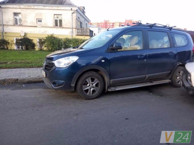 У Луцьку внаслідок аварії автівки перегородили дорогу 