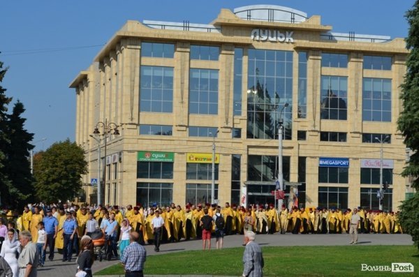 У Луцьку відбувся хресний хід. ФОТО 