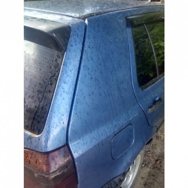 На Київщині випав чорний дощ. ФОТО