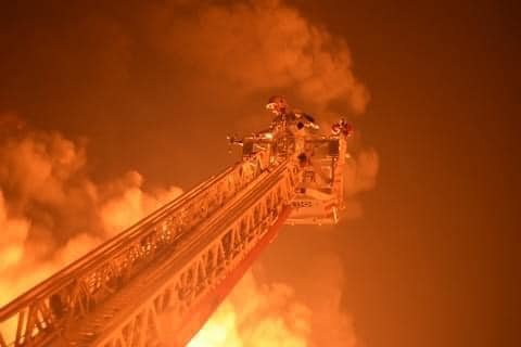 На Рівненщині ліквідація пожежі на нафтобазі триває. ФОТО 