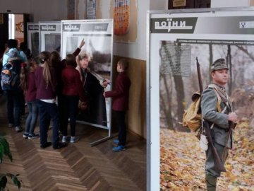 У луцькій школі показали історію українського війська