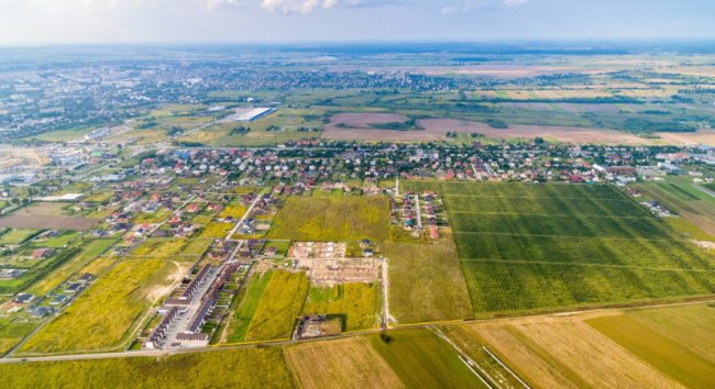 «Інвестор» перетворює пустир під Луцьком на унікальний житловий комплекс. ФОТО*