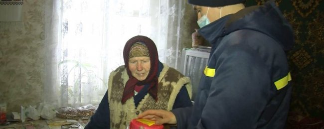 Багатодітним родинам і самотнім людям: у громаді на Волині роздавали сповіщувачі про задимлення