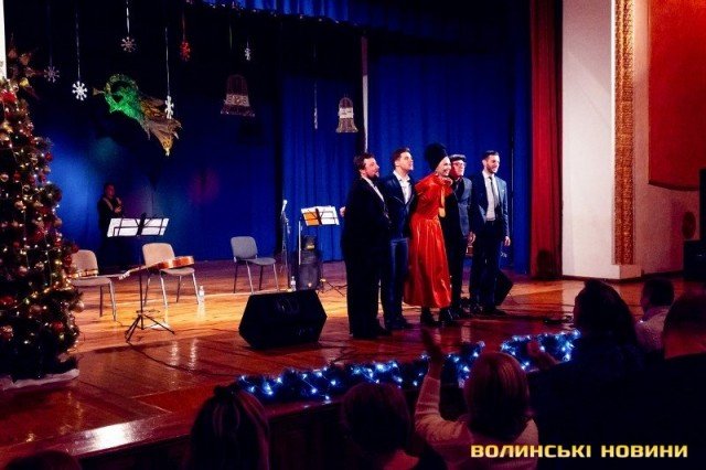 Столичний гурт UrbanGypsy привіз лучанам справжнє «Різдво у джазі». ФОТО, ВІДЕО