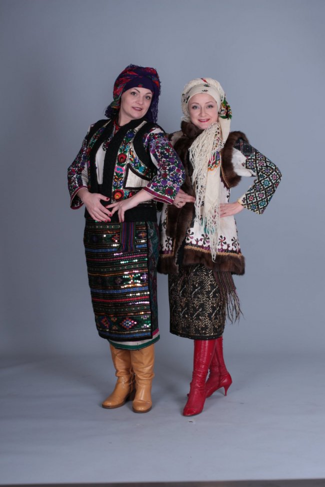 Волинянки приєдналися до флешмобу «Зроби фото з хусткою». ФОТО, ВІДЕО