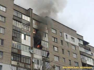 Пожежа в багатоповерхівці у Луцьку: врятували двох жінок та малюка. ОНОВЛЕНО. ФОТО