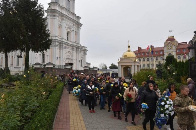 У Луцьку провели в останню путь військового Юрія Головача