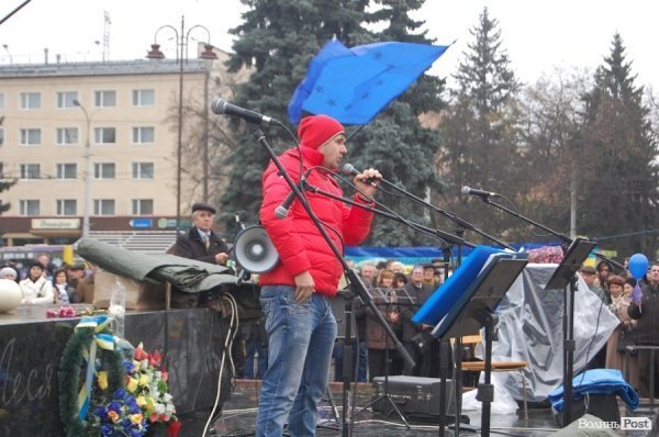 Євромайдан у Луцьку: людей кличуть на мітинг під міськрадою. ФОТО 