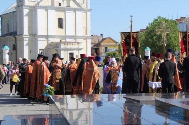 На урочистостях у Володимирі – релігійний конфуз. ВІДЕО