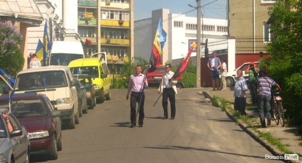 Луцьком проїхалася автоколона на честь зниклої республіки. ФОТО